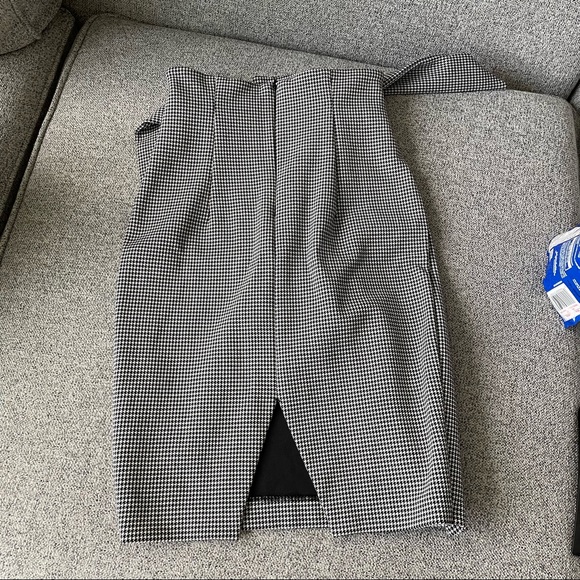 Patterned Knee Length Pencil Skirt - Picture 2 of 3